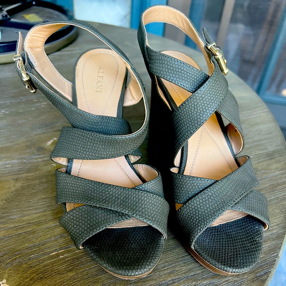 Alfani Heels green